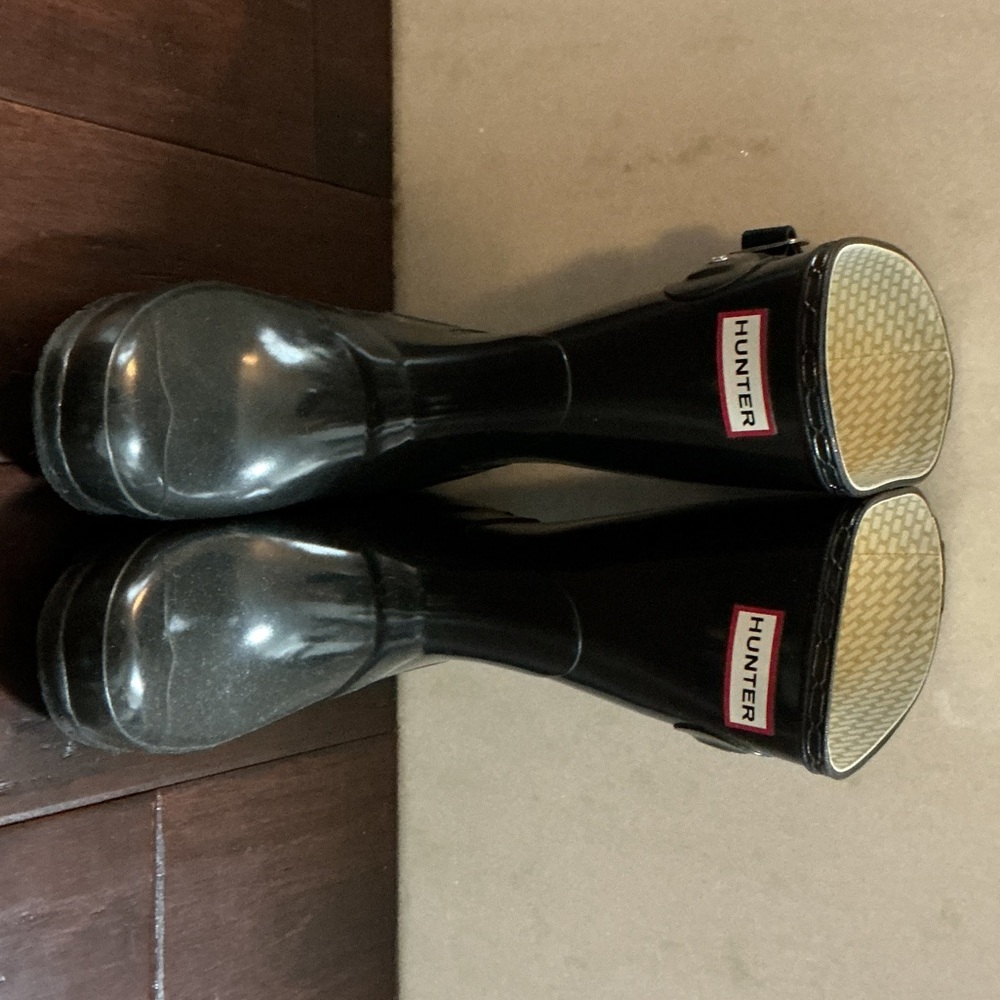 Hunter Women's Glossy Black Rain Boots short